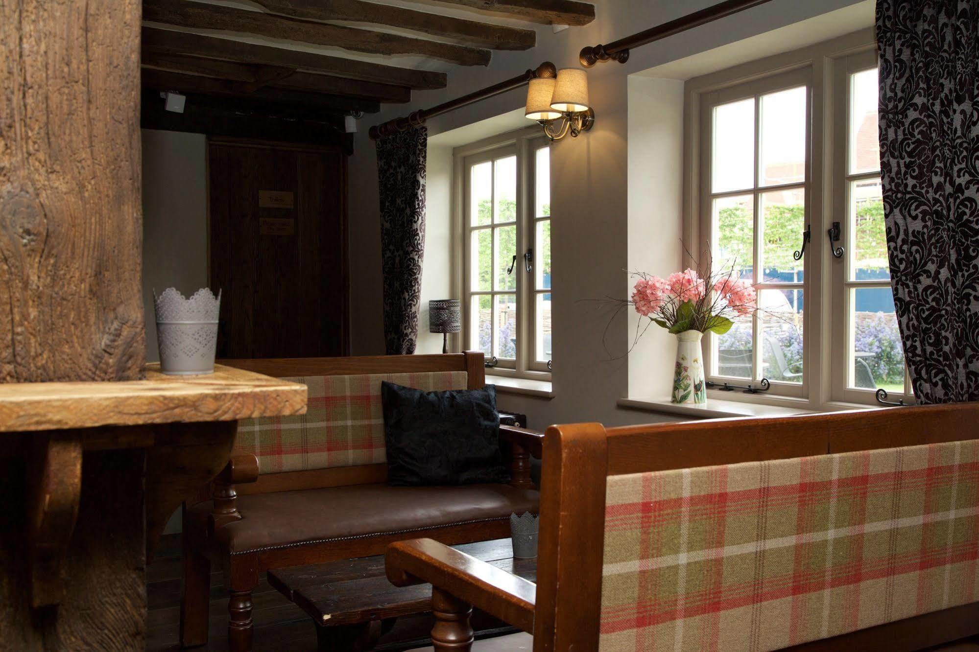 The Harvard Inn Stock ภายนอก รูปภาพ